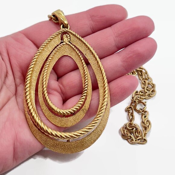 Crown Trifari Necklace, Statement, Big Pendant, Gold Tone, Signed, 70s, Vintage - Picture 2 of 3